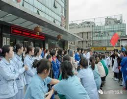 一條繩,一條心!看現醫女同胞們拔河比賽的巅峰對決!